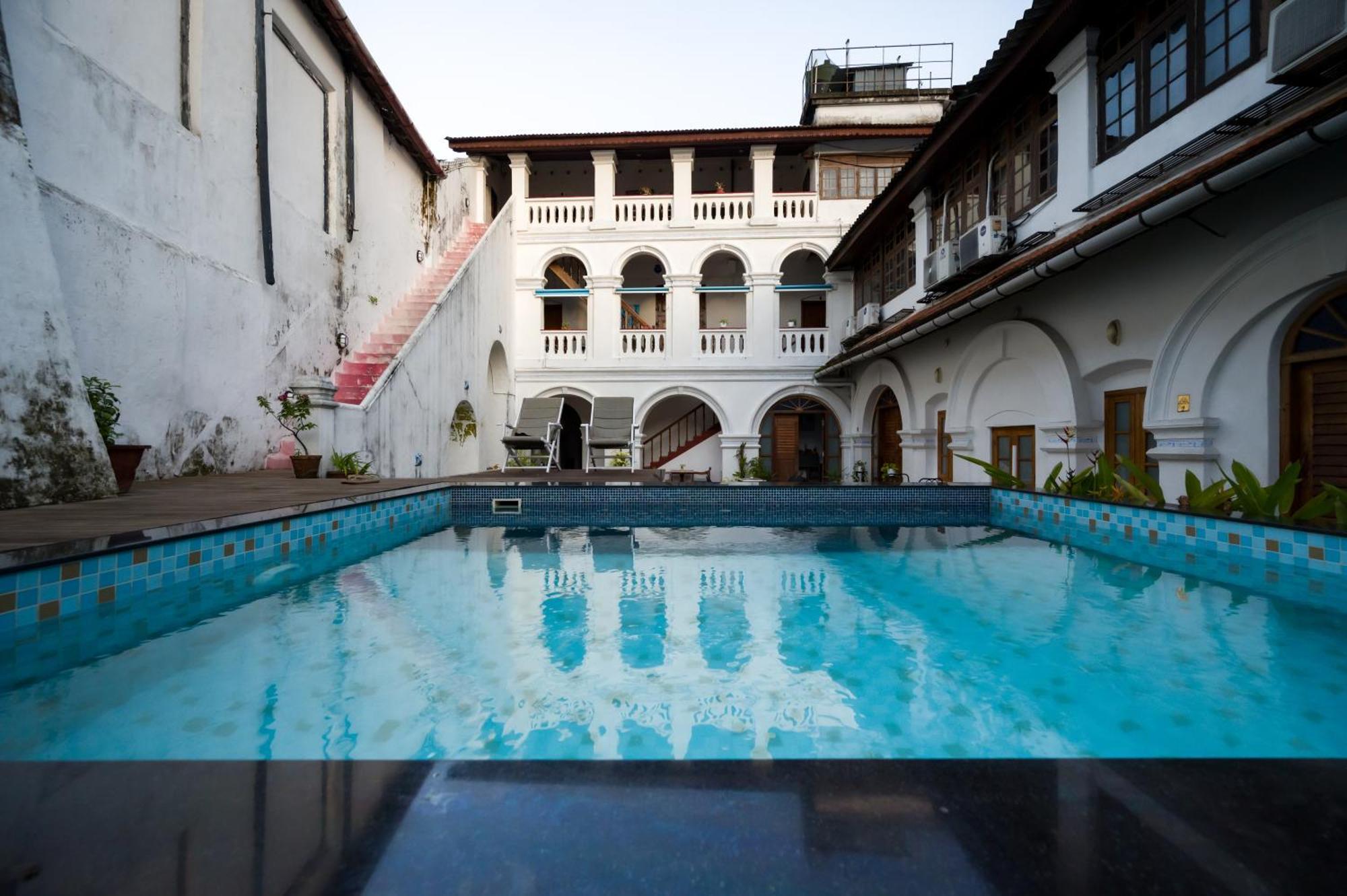 Old Courtyard Hotel Kochi Exterior photo