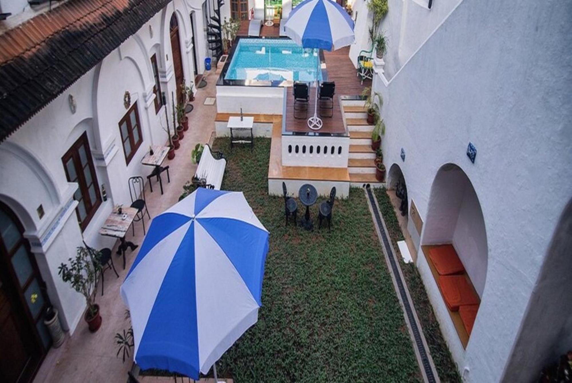 Old Courtyard Hotel Kochi Exterior photo