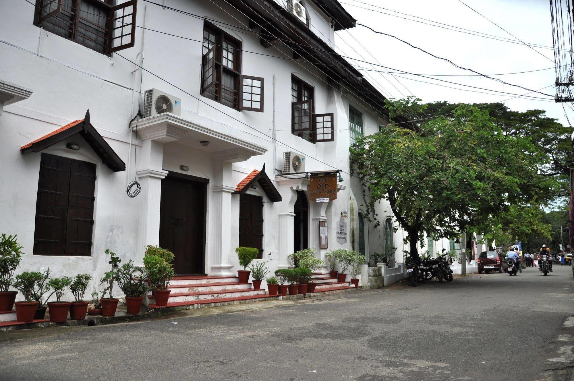 Old Courtyard Hotel Kochi Exterior photo