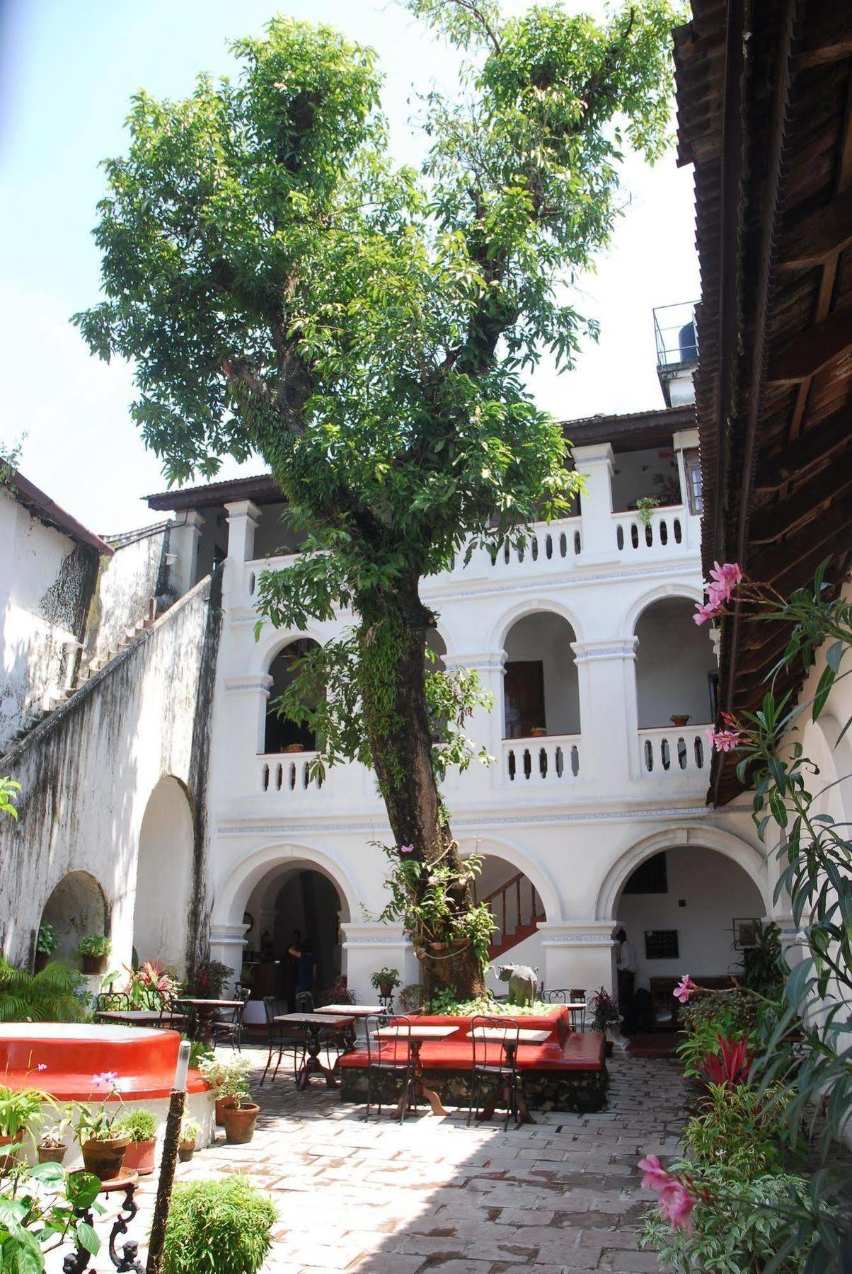 Old Courtyard Hotel Kochi Exterior photo